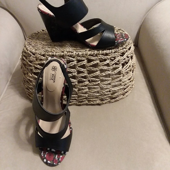 cushion walk silver sandals